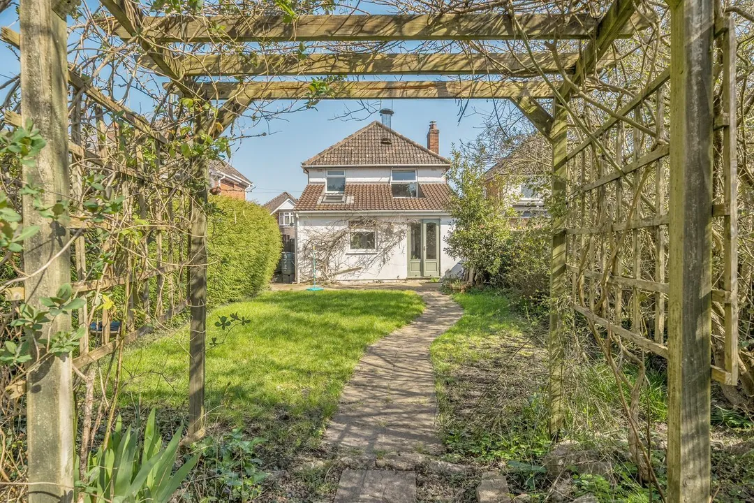 https://mr0.homeflow-assets.co.uk/files/photo/image/47778/6061/_x_/55022994.jpg