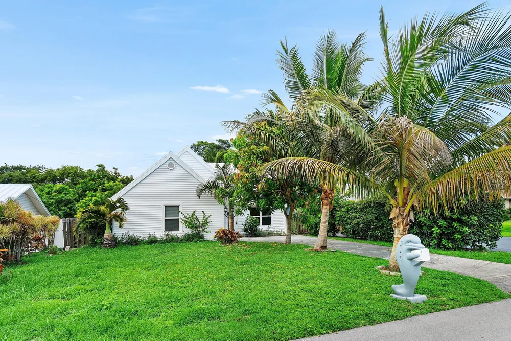 5119 Oak Hill Rd, Delray Beach, FL 33484