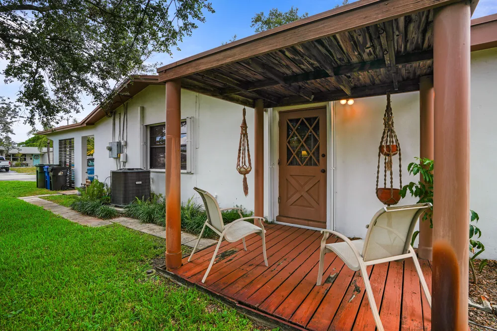 3358 SW 16th Ct, Fort Lauderdale, FL 33312