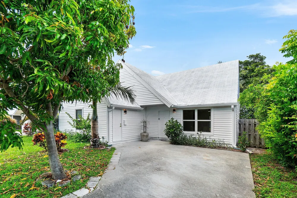 5119 Oak Hill Rd, Delray Beach, FL 33484