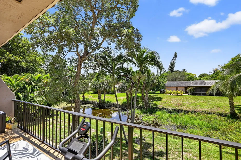 9050 NW 28th St, Coral Springs, FL 33065