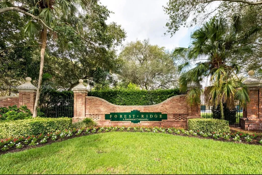 8815 Woodside Ct, Davie, FL 33328