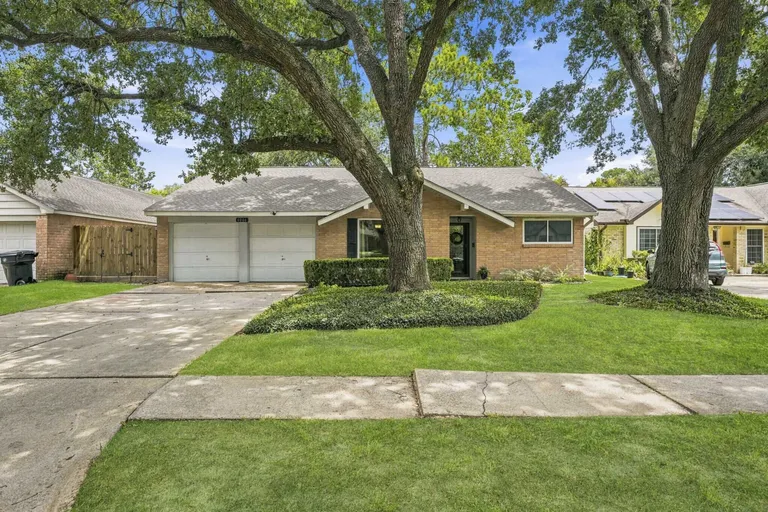 Vicki John Dr, Houston, TX 77096