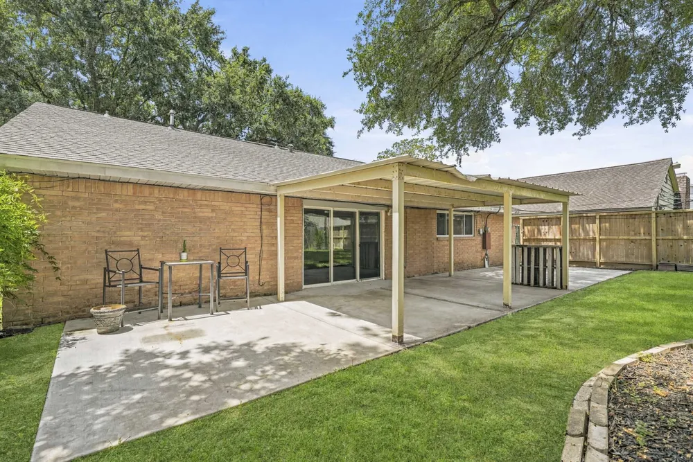 Vicki John Dr, Houston, TX 77096