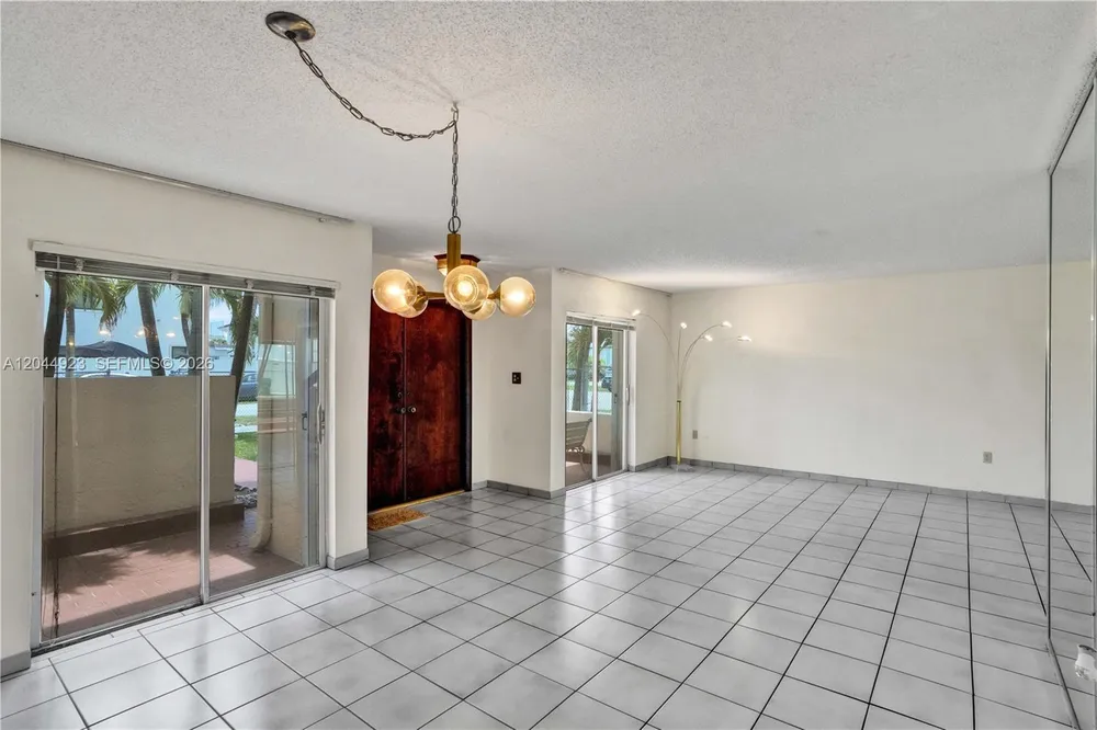1050 SW 123rd Ave, Miami, FL 33184