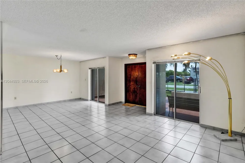 1050 SW 123rd Ave, Miami, FL 33184