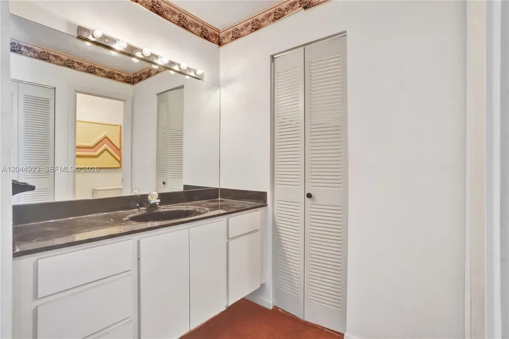 1050 SW 123rd Ave, Miami, FL 33184