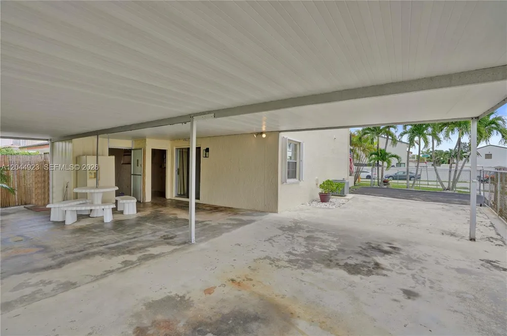 1050 SW 123rd Ave, Miami, FL 33184