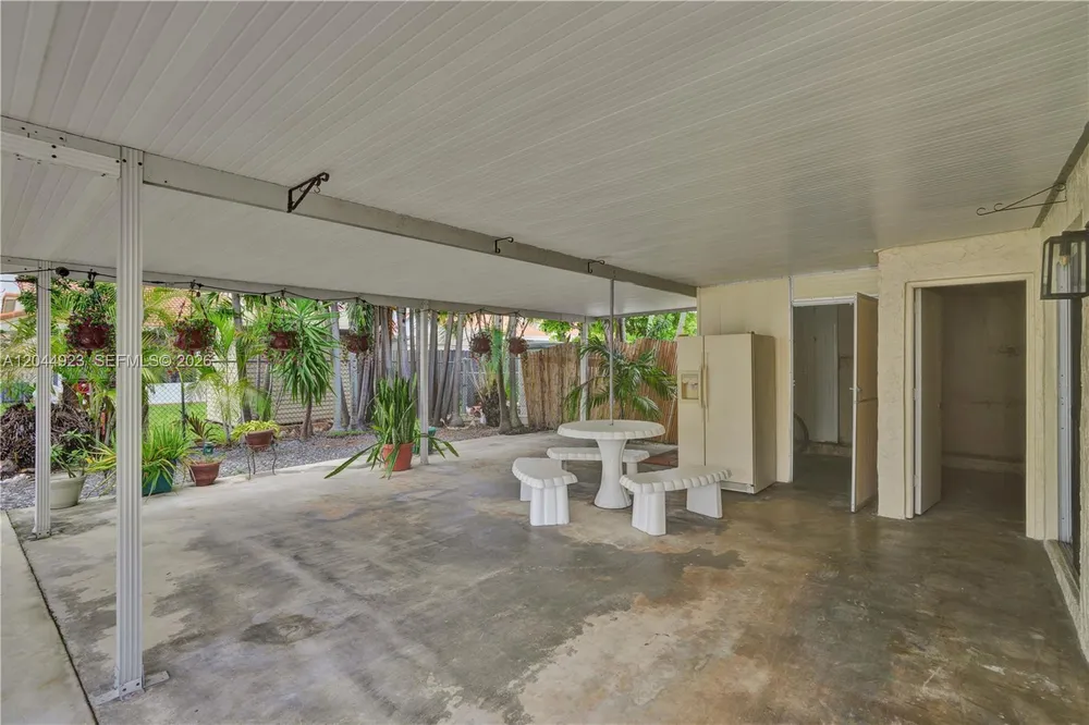 1050 SW 123rd Ave, Miami, FL 33184