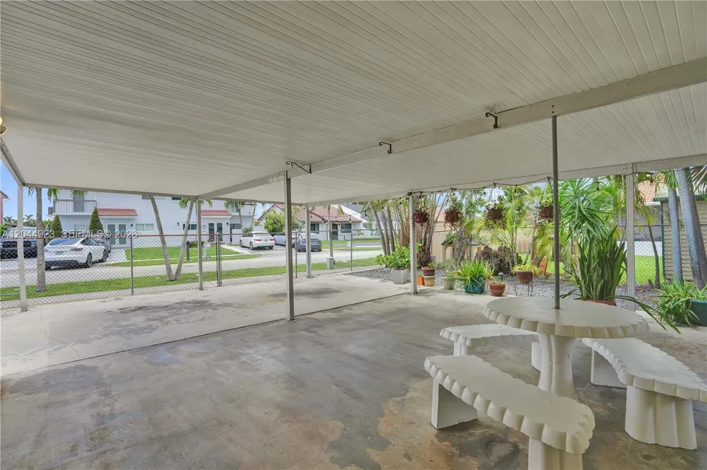 1050 SW 123rd Ave, Miami, FL 33184