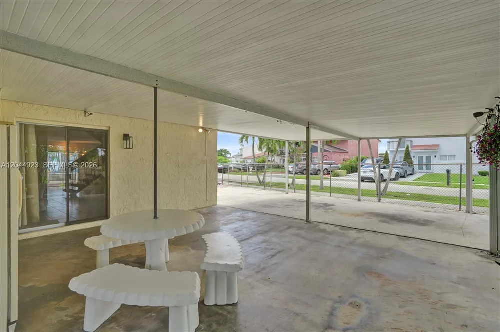 1050 SW 123rd Ave, Miami, FL 33184