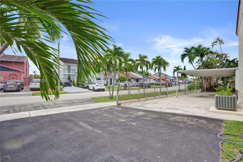 1050 SW 123rd Ave, Miami, FL 33184