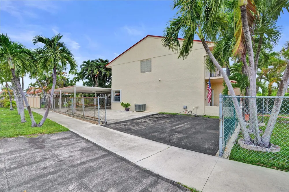 1050 SW 123rd Ave, Miami, FL 33184