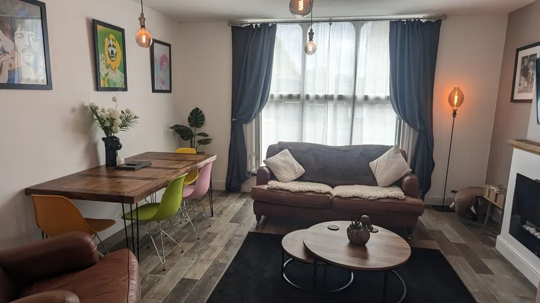 https://mr0.homeflow-assets.co.uk/files/photo/image/47787/5215/_x_/51641006.jpg