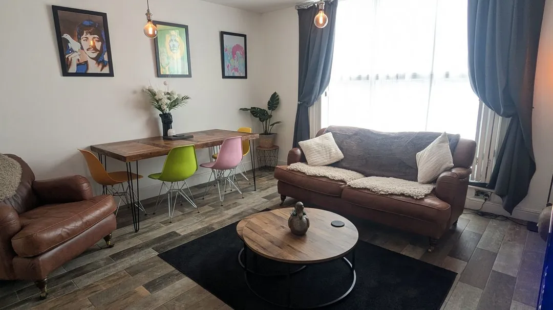 https://mr0.homeflow-assets.co.uk/files/photo/image/47787/5294/_x_/51641009.jpg