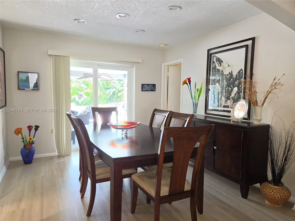 5581 SW 7th St, Plantation, FL 33317