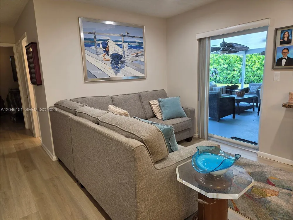 5581 SW 7th St, Plantation, FL 33317
