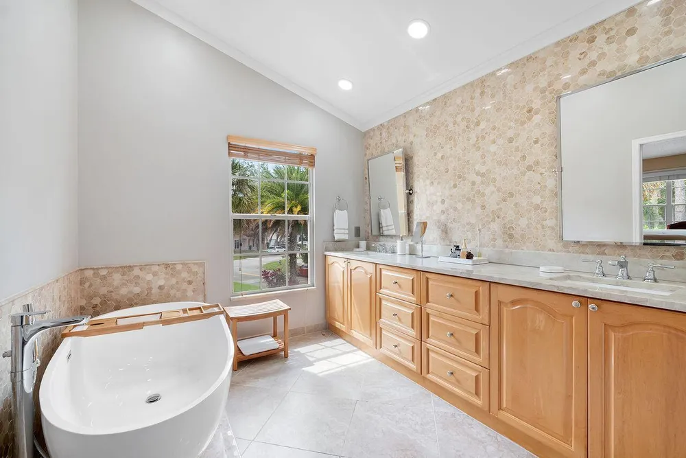 3904 Sanctuary Dr, Coral Springs, FL 33065