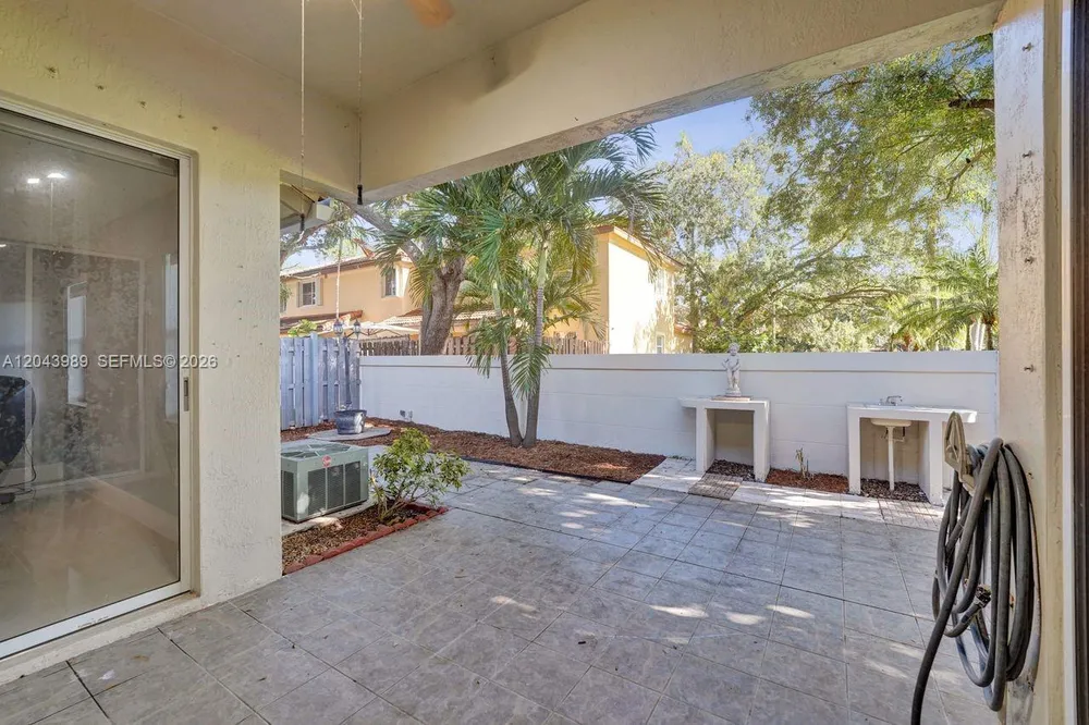 14003 N Cypress Cove Cir, Davie, FL 33325