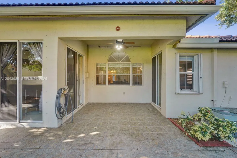 14003 N Cypress Cove Cir, Davie, FL 33325