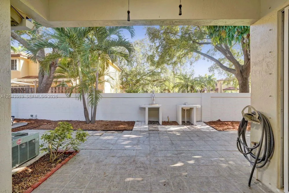 14003 N Cypress Cove Cir, Davie, FL 33325