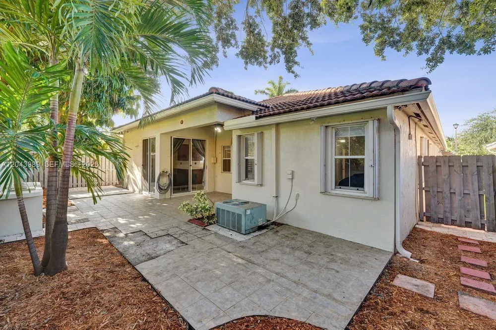 14003 N Cypress Cove Cir, Davie, FL 33325