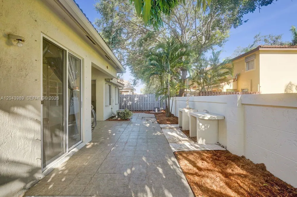 14003 N Cypress Cove Cir, Davie, FL 33325