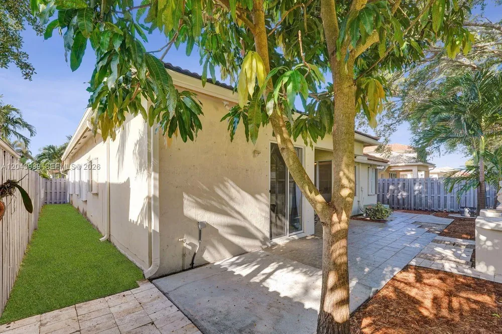 14003 N Cypress Cove Cir, Davie, FL 33325
