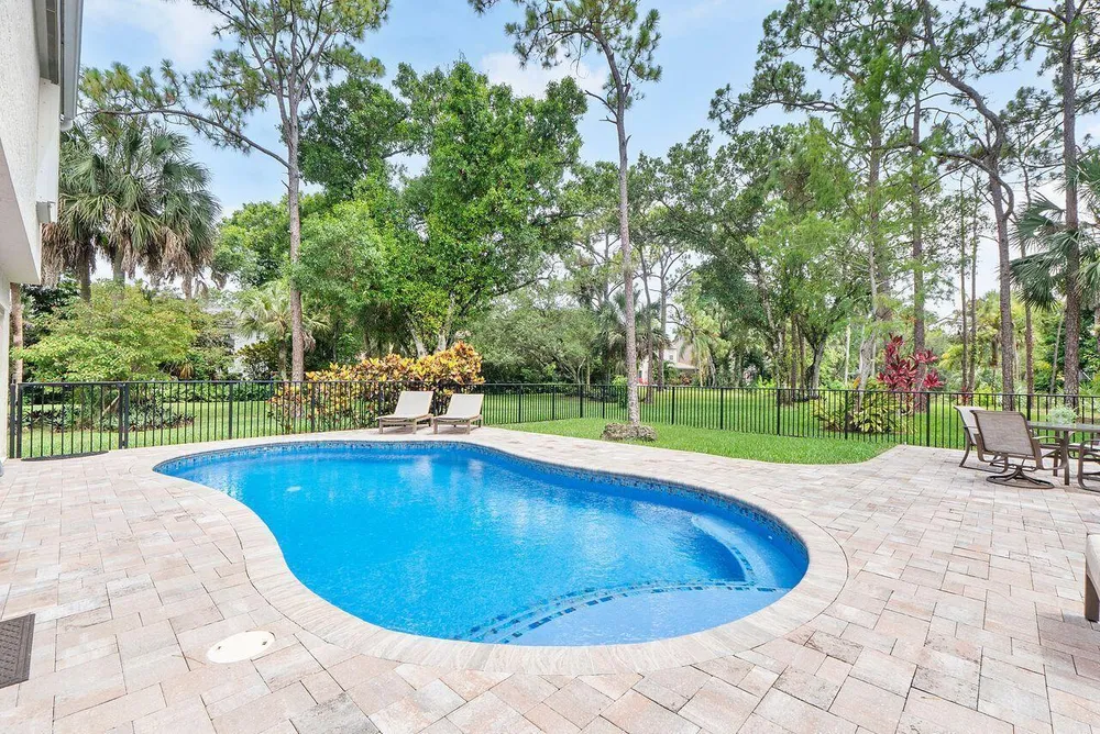 3904 Sanctuary Dr, Coral Springs, FL 33065