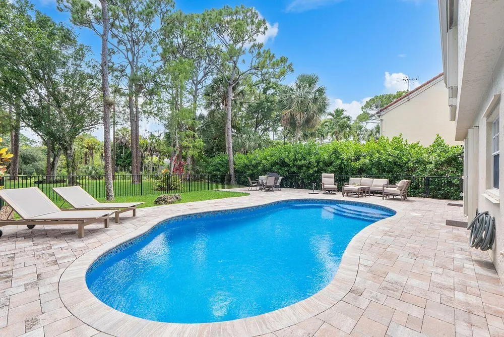 3904 Sanctuary Dr, Coral Springs, FL 33065