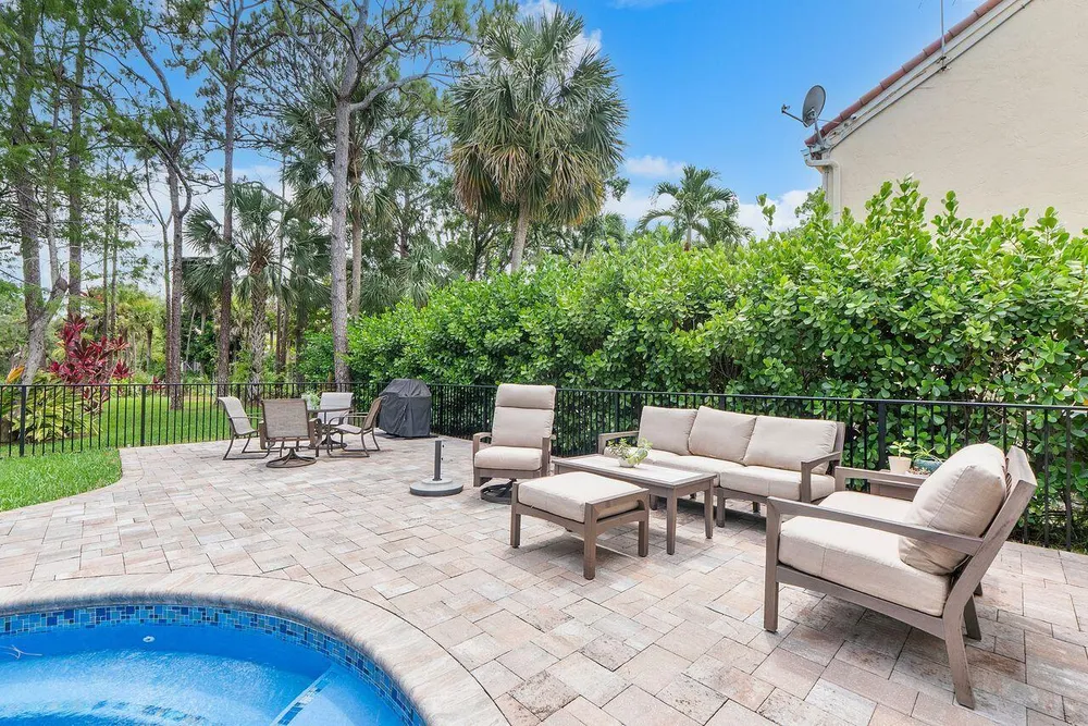 3904 Sanctuary Dr, Coral Springs, FL 33065