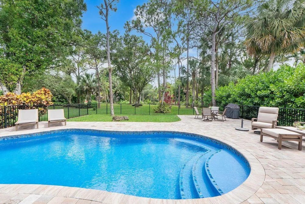 3904 Sanctuary Dr, Coral Springs, FL 33065