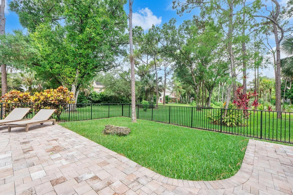 3904 Sanctuary Dr, Coral Springs, FL 33065