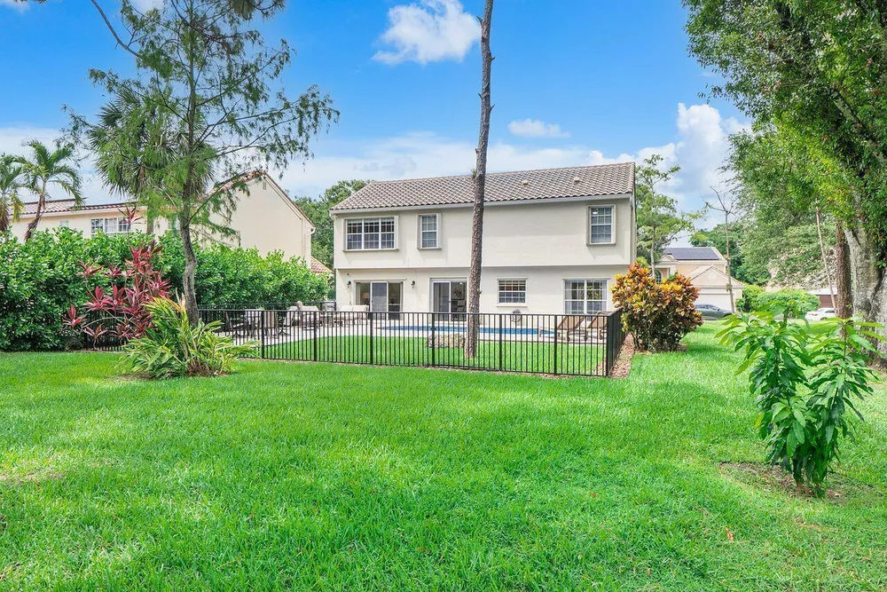 3904 Sanctuary Dr, Coral Springs, FL 33065