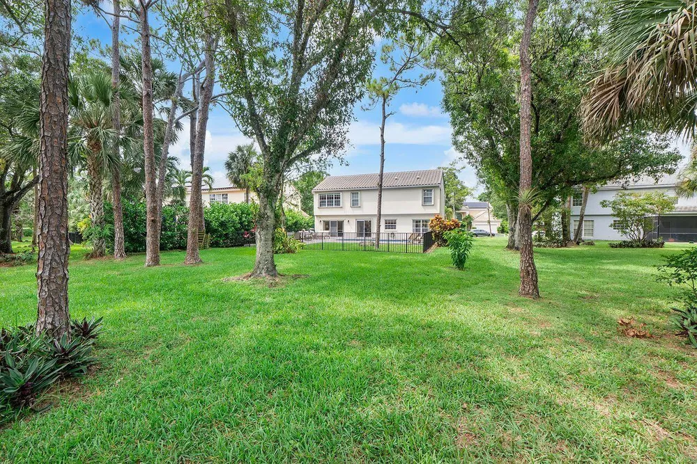 3904 Sanctuary Dr, Coral Springs, FL 33065