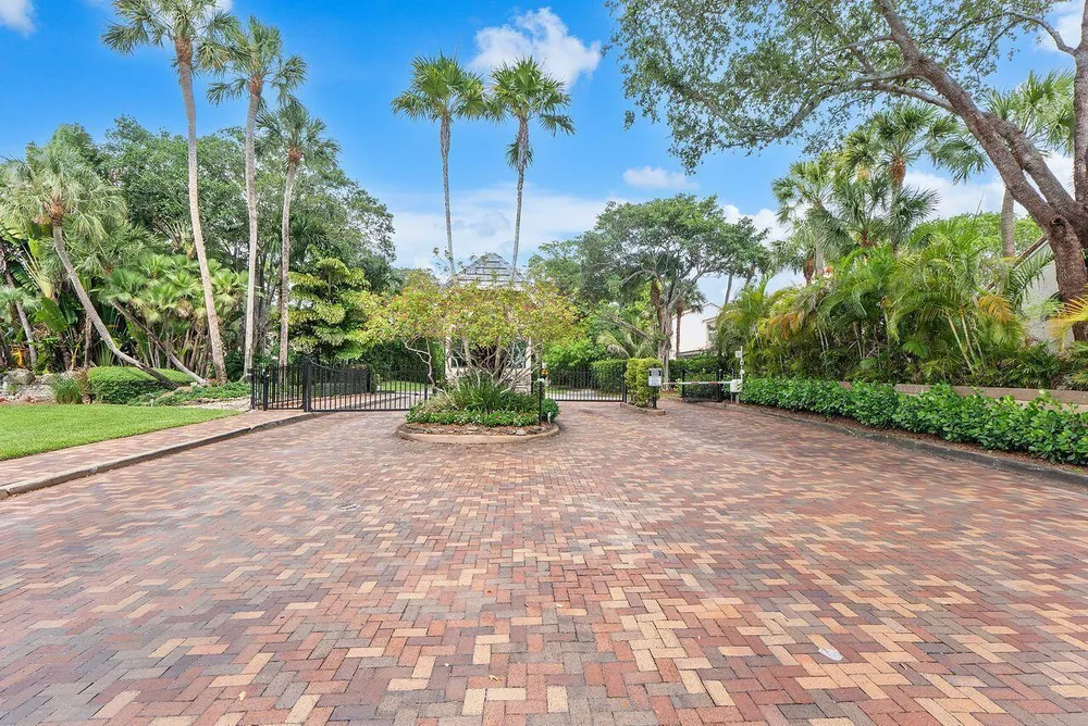 3904 Sanctuary Dr, Coral Springs, FL 33065