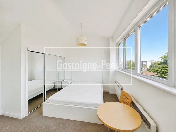 Kingswood House, Slough, SL2