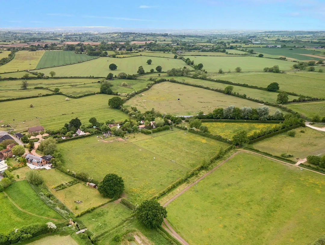 https://mr0.homeflow-assets.co.uk/files/photo/image/47802/8653/_x_/58180761.jpg