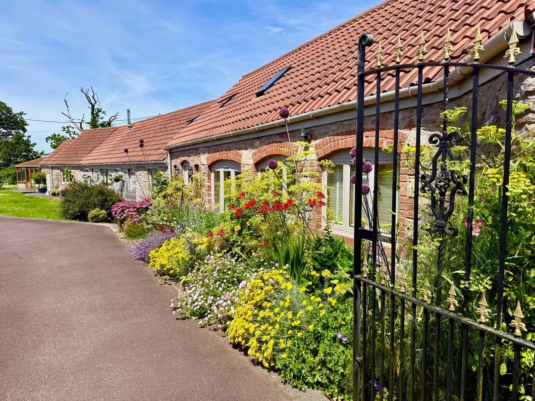 https://mr0.homeflow-assets.co.uk/files/photo/image/47803/1011/_x_/58148246.jpg
