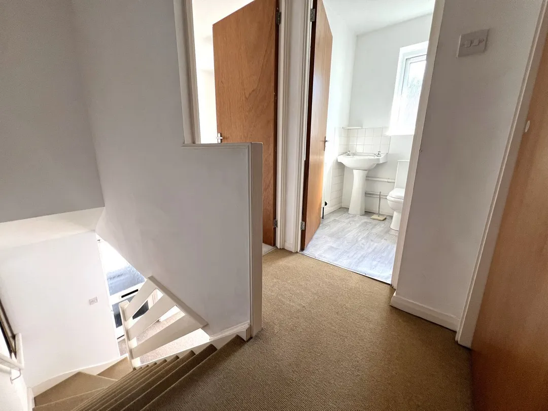 https://mr0.homeflow-assets.co.uk/files/photo/image/47804/1453/_x_/58194876.jpg