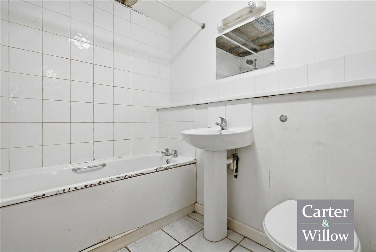 Castle House, Dagenham, Essex Image 9