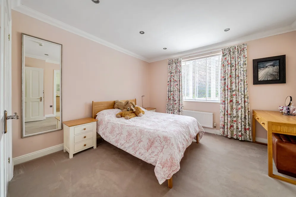 Woodend Drive, Ascot, SL5 photo 13