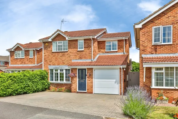 Pinehurst Avenue, Hucknall, Nottingha...
