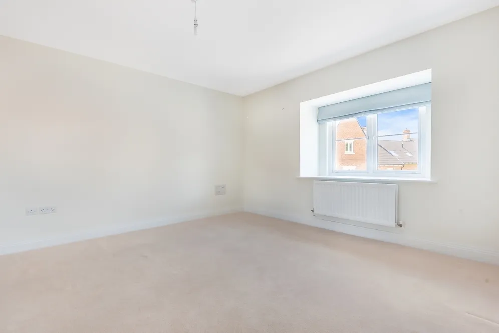 Yarrow Hill, Warfield RG42 photo 2