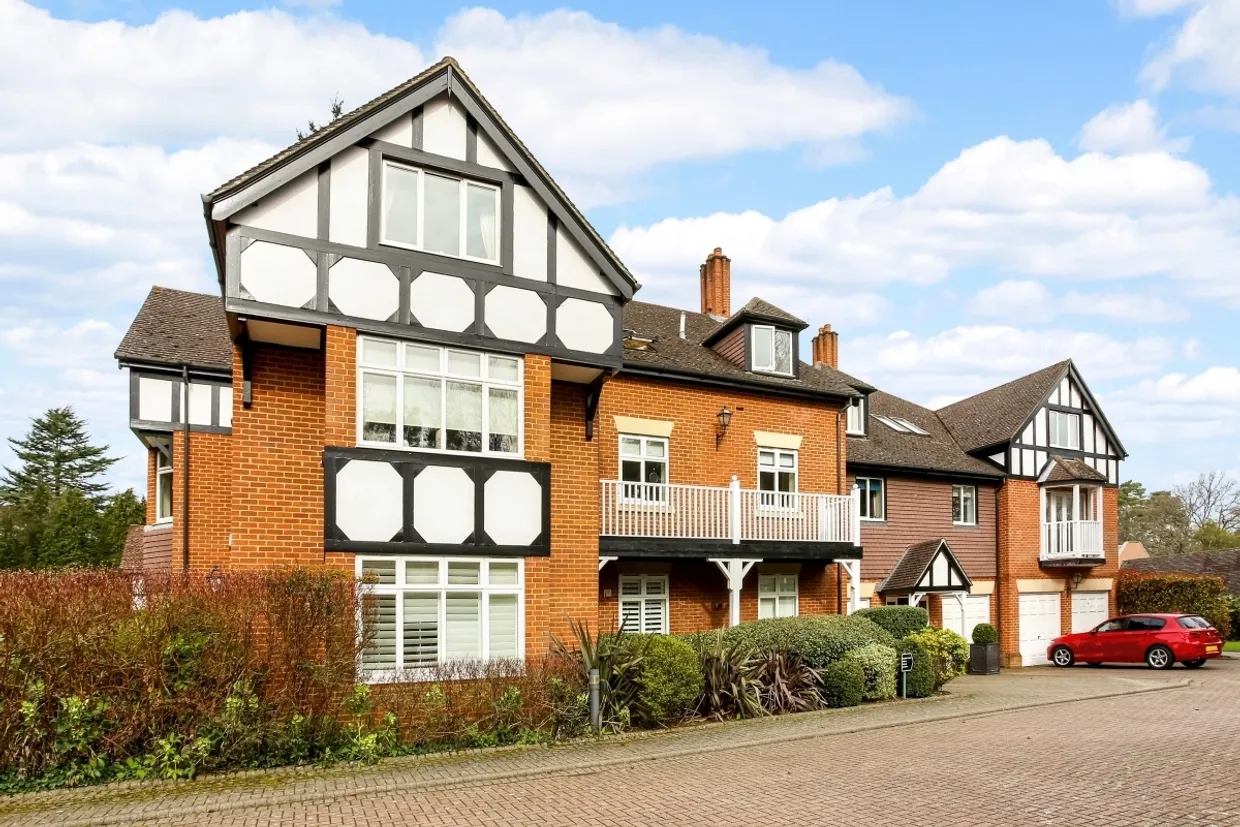 Larch Avenue, Ascot SL5 photo 1