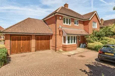 Nower Close East Dorking RH4 photo 1