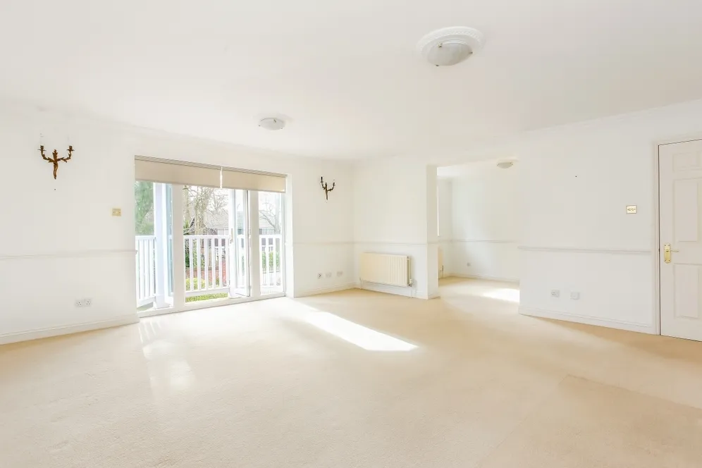 Larch Avenue, Ascot SL5 photo 2