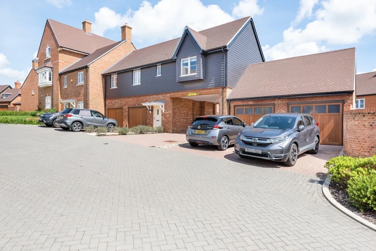 Yarrow Hill, Warfield RG42 photo 5