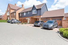 Yarrow Hill, Warfield RG42 photo 5