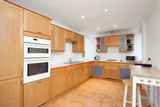 Larch Avenue, Ascot SL5 photo 3